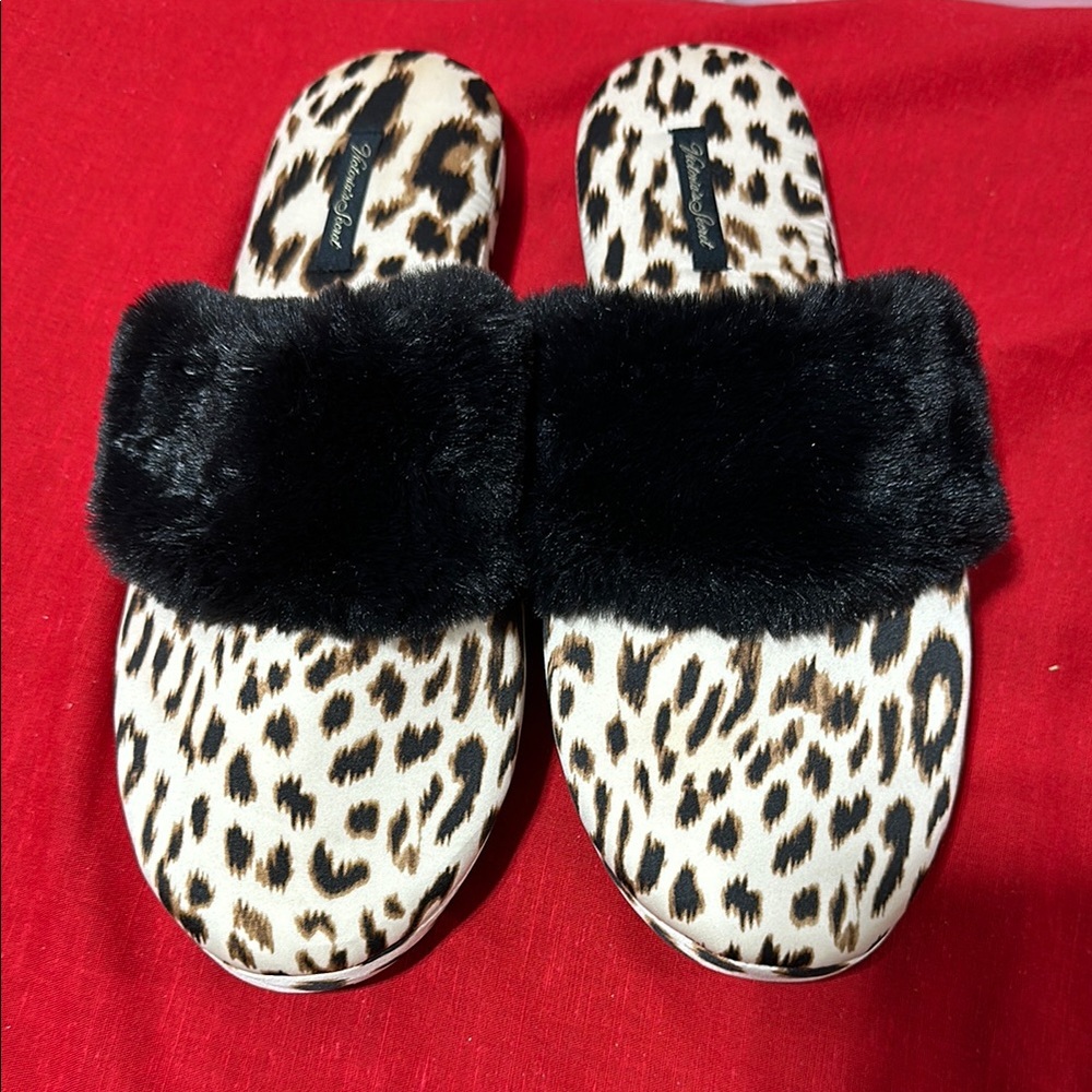 Victoria's Secret Leopard Print Slippers with Dust Bag